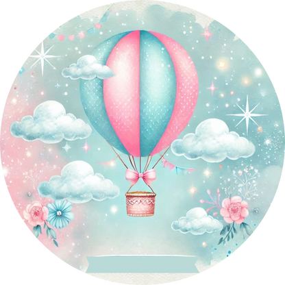 Rosa und blauer Heißluftballon mit Himmelshintergrund – liebevolles Baby-Design
