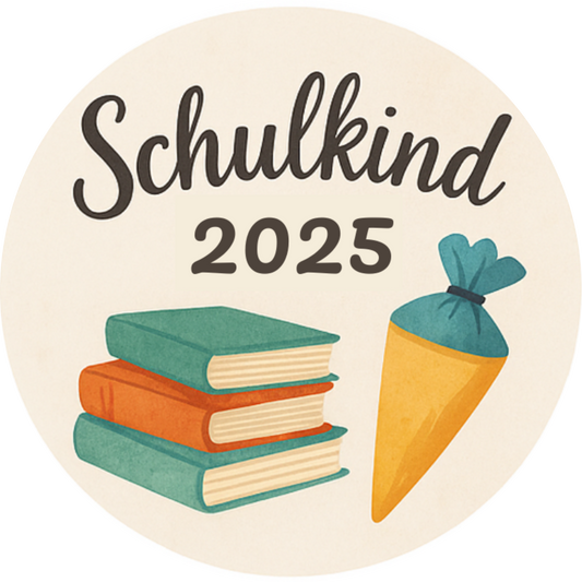 Schriftzug „Schulkind 2025“ mit Bücherstapel und Schultüte
